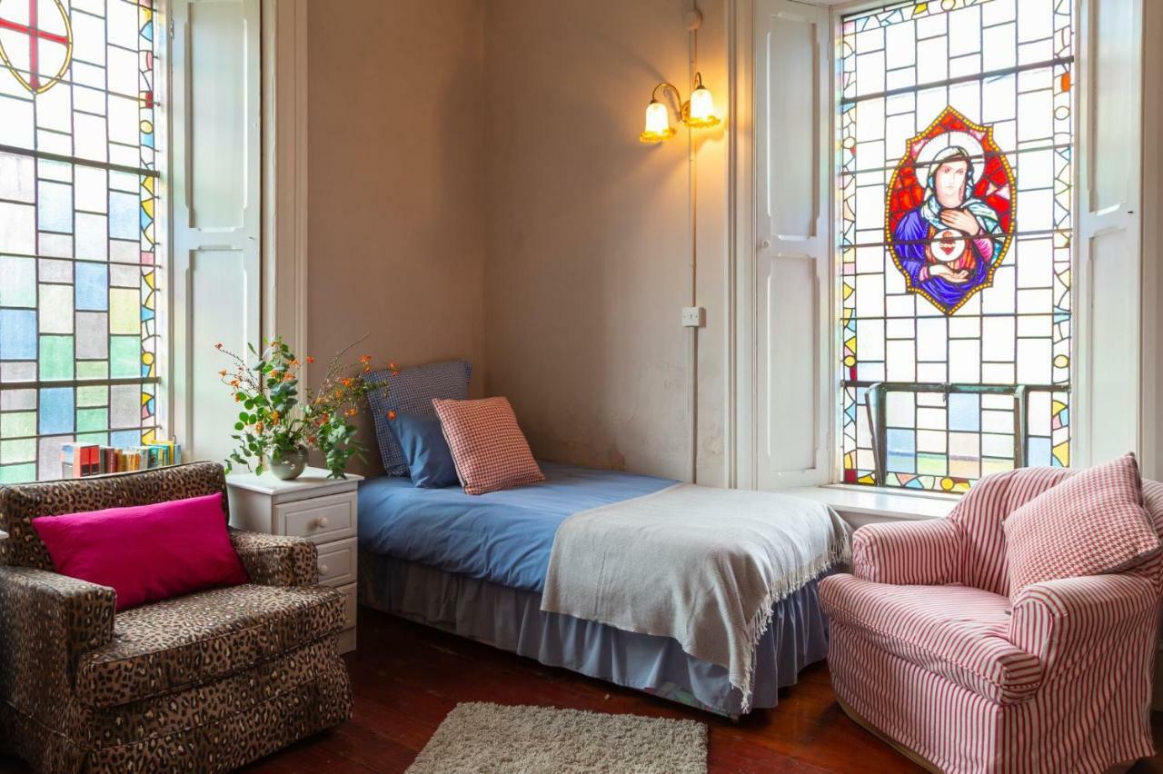 The Old Monastery Guesthouse 캐허시빈 외부 사진